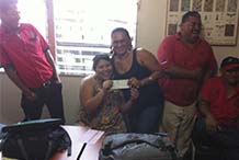 Entrega de bonos navideños